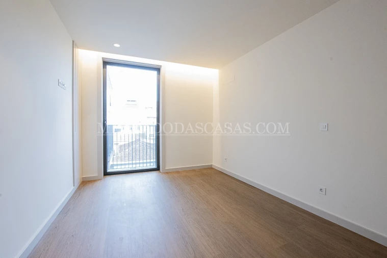 Apartamento T2 para Venda em Espinho Foto 4