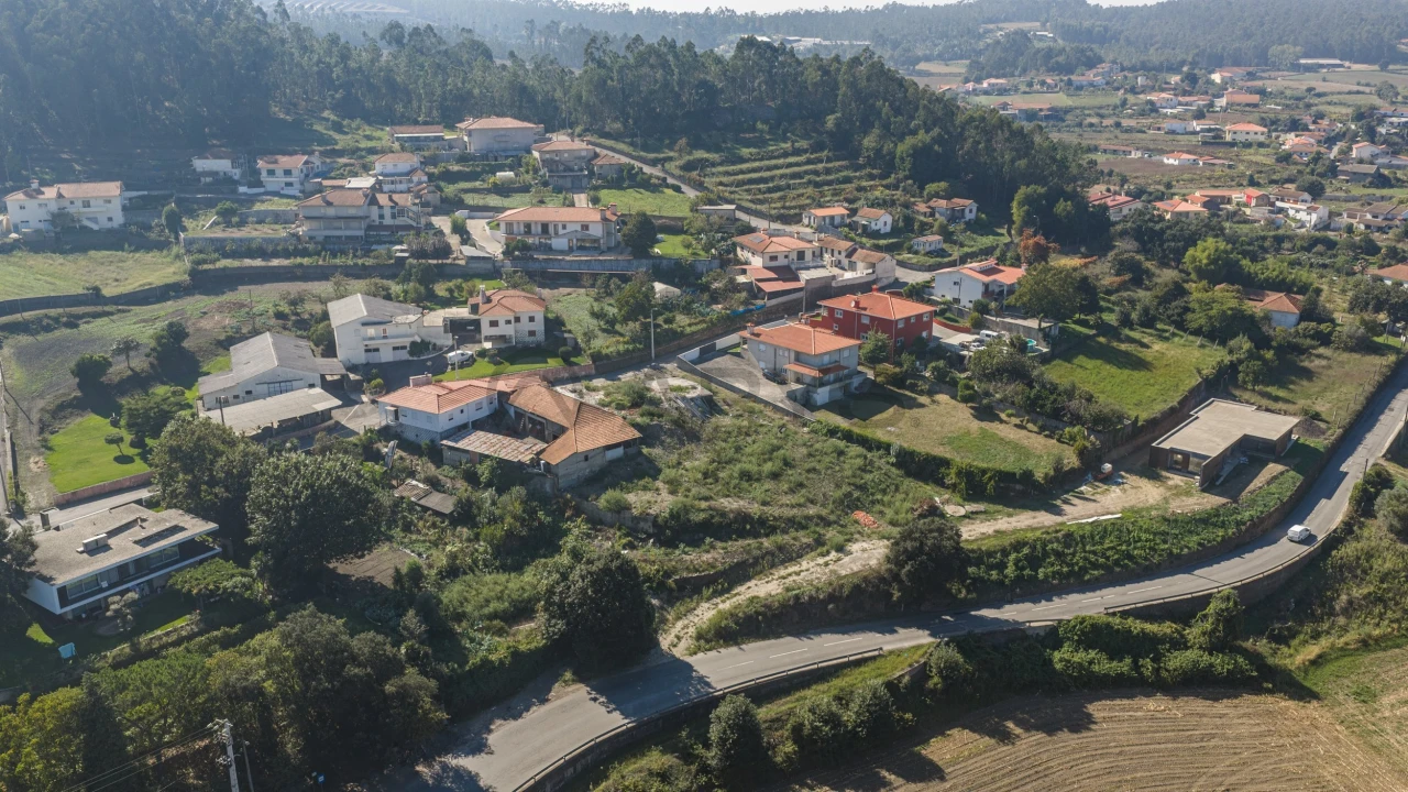 Terreno para Venda em Vilarinho das Cambas Foto 3