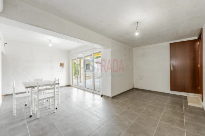 Moradia T4 para Venda em Parada de Gatim