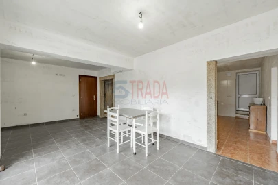 Moradia T4 para Venda em Parada de Gatim