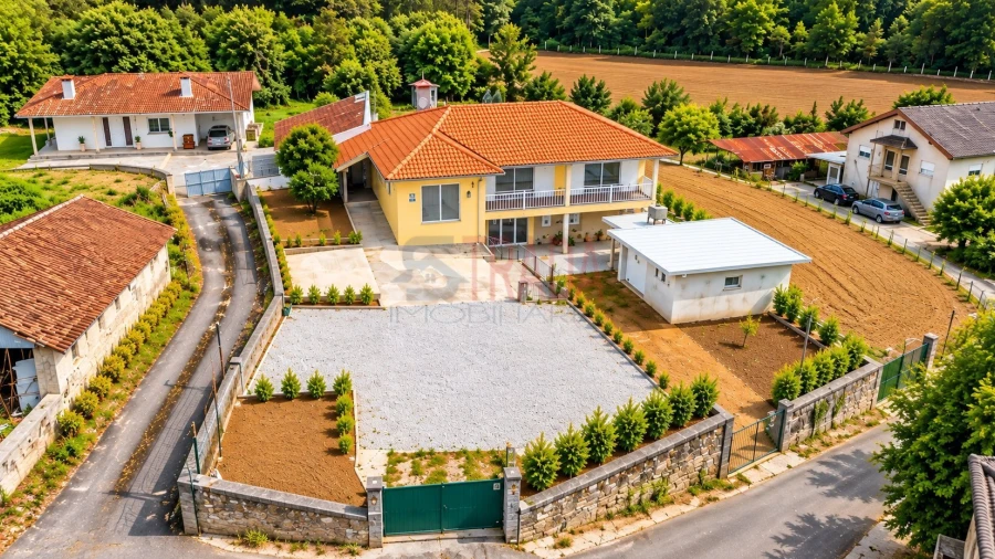 Moradia T4 para Venda em Parada de Gatim