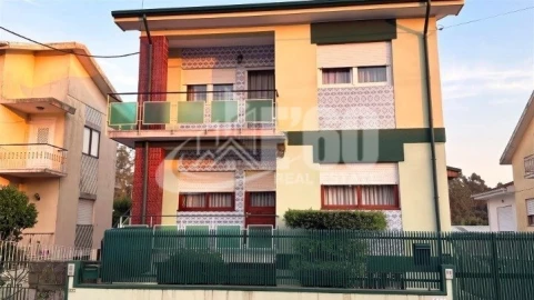 Moradia T2 para Venda em Pedroso e Seixezelo