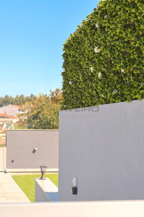 Moradia T4 para Venda em Oiã