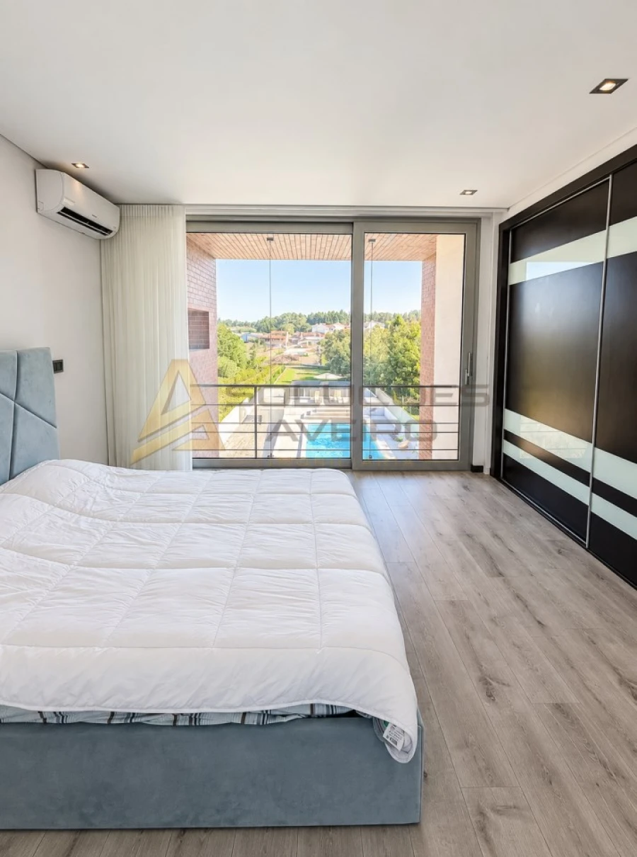 Moradia T4 para Venda em Oiã Foto 31