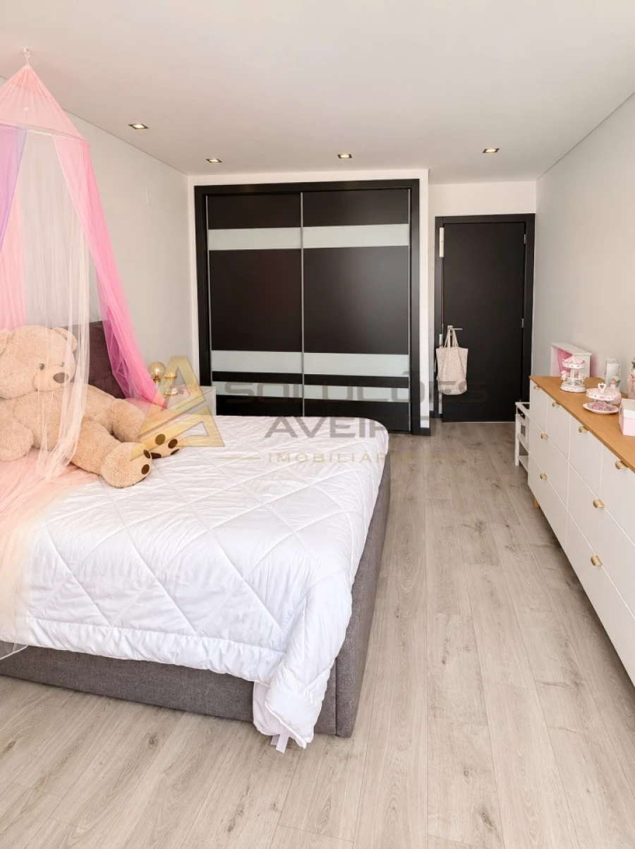 Moradia T4 para Venda em Oiã Foto 35