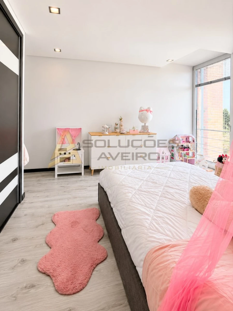Moradia T4 para Venda em Oiã Foto 36