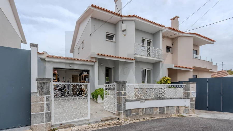 Moradia T4 para Venda em São Domingos de Rana