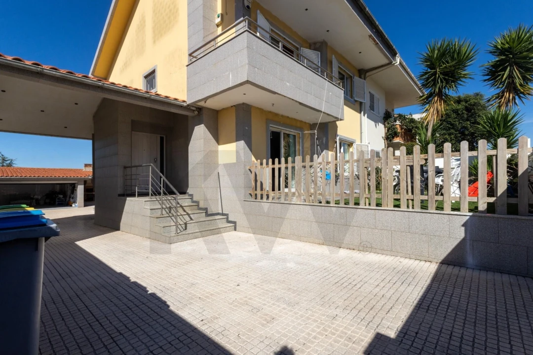 Moradia T4 para Venda em Arcozelo Foto 26