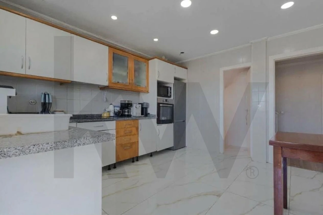 Moradia T4 para Venda em Arcozelo Foto 4