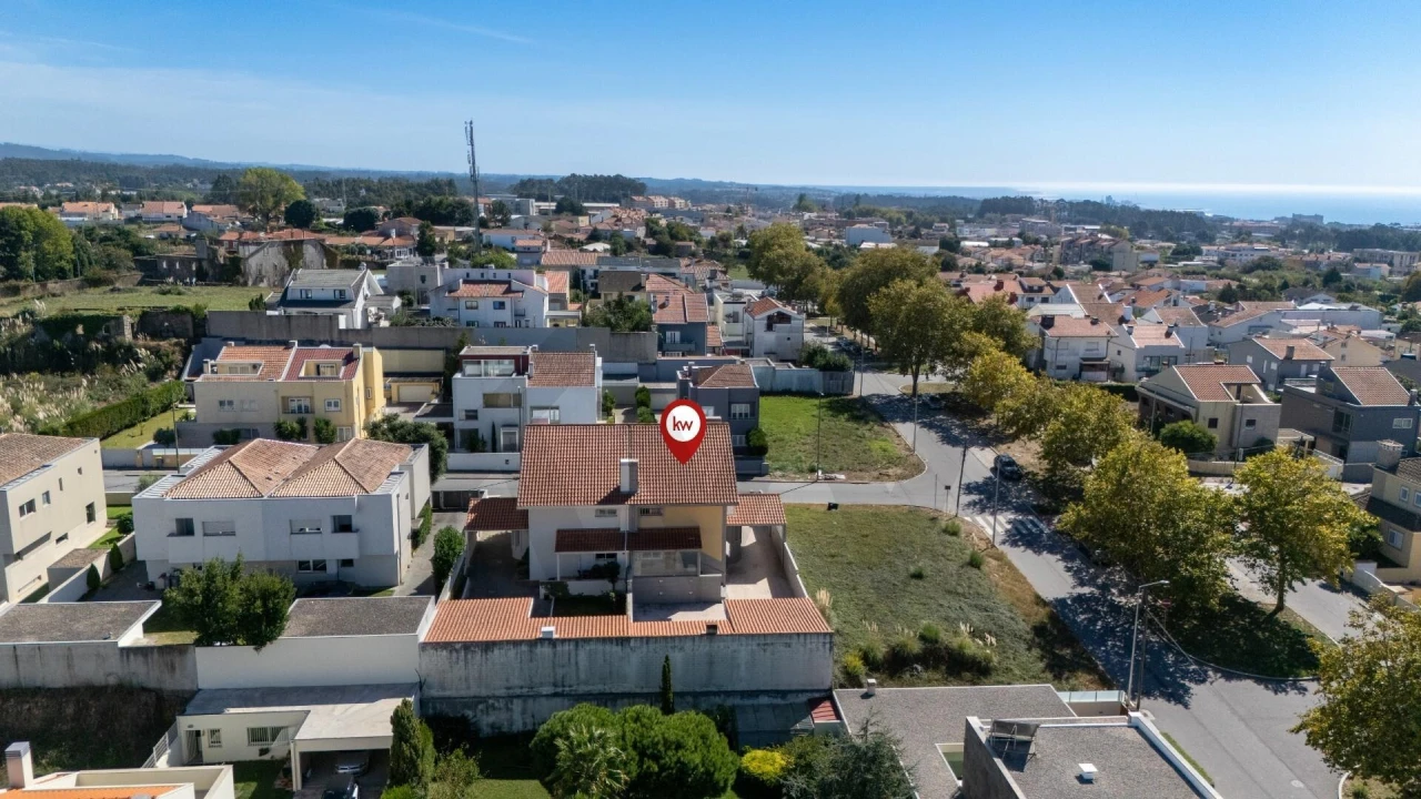 Moradia T4 para Venda em Arcozelo Foto 32