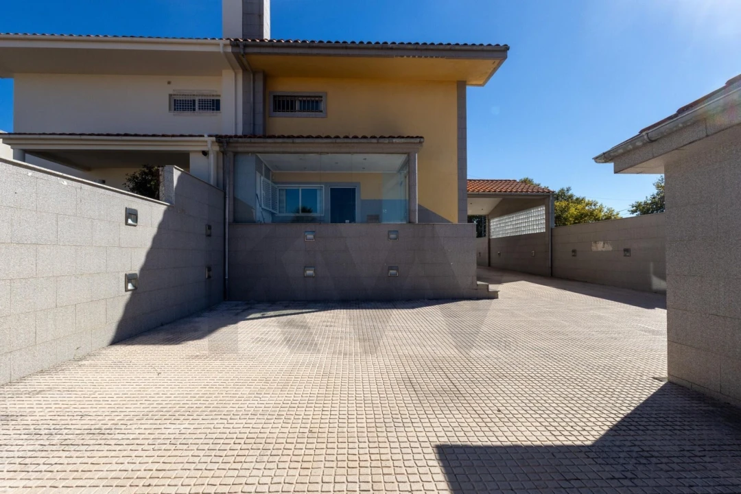 Moradia T4 para Venda em Arcozelo Foto 28