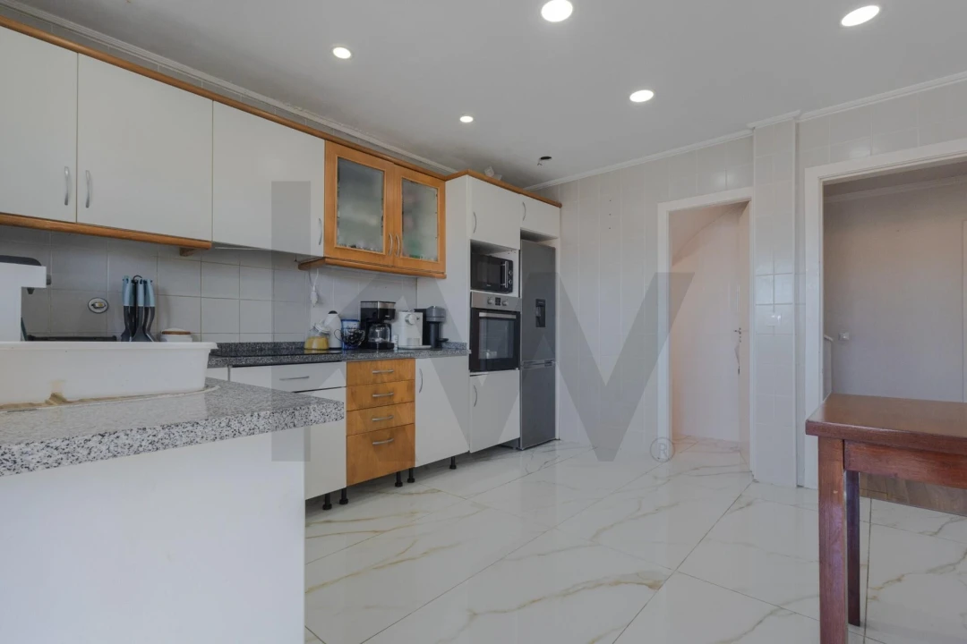 Moradia T4 para Venda em Arcozelo Foto 4