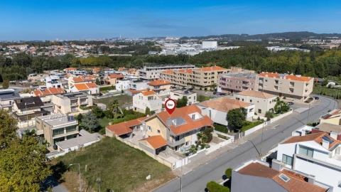 Moradia T4 para Venda em Arcozelo