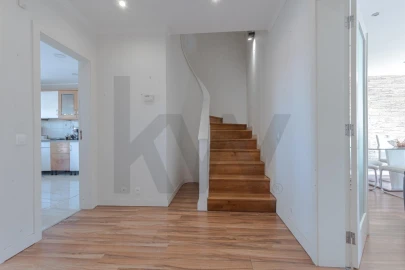 Moradia T4 para Venda em Arcozelo