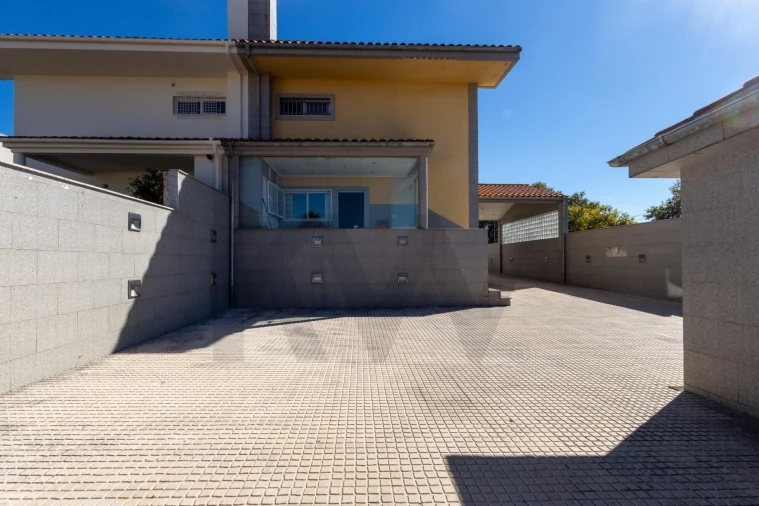 Moradia T4 para Venda em Arcozelo Foto 28