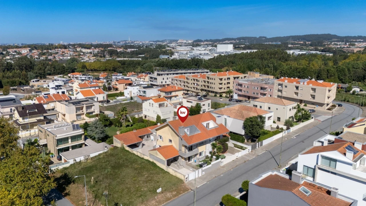 Moradia T4 para Venda em Arcozelo Foto 34