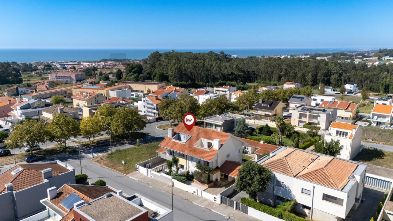 Moradia T4 para Venda em Arcozelo Foto 33