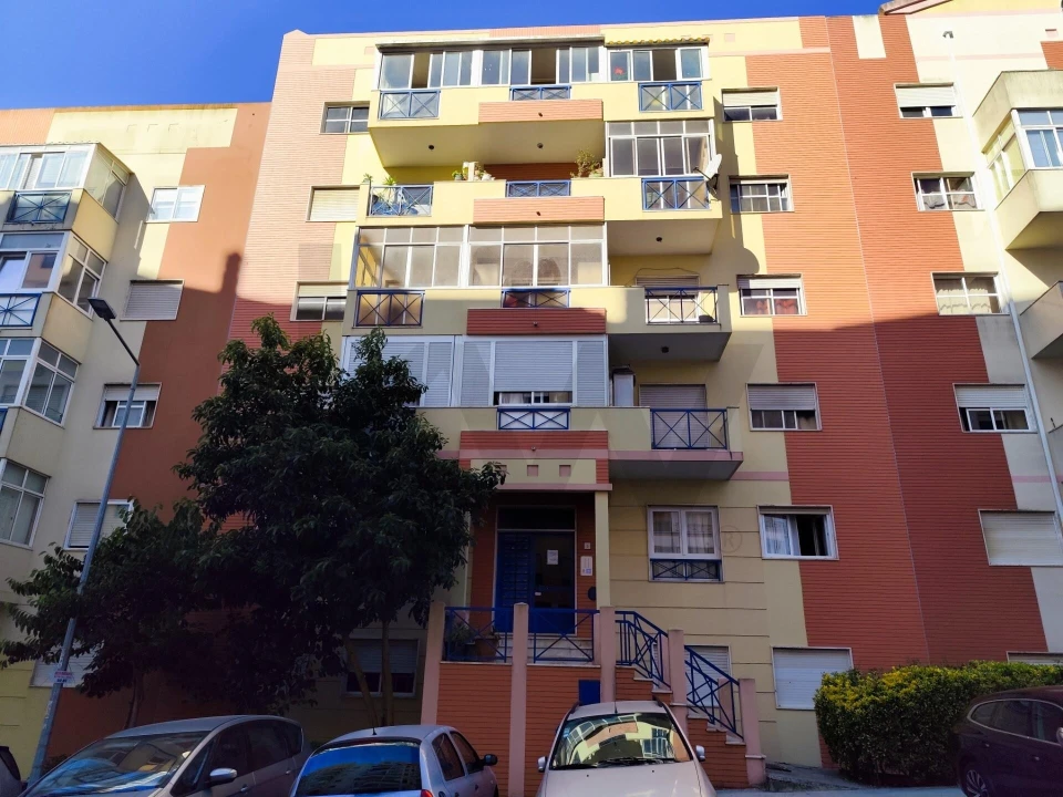 Apartamento T2 para Venda em Algueirão-Mem Martins Foto 1