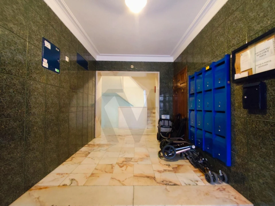 Apartamento T2 para Venda em Algueirão-Mem Martins Foto 2