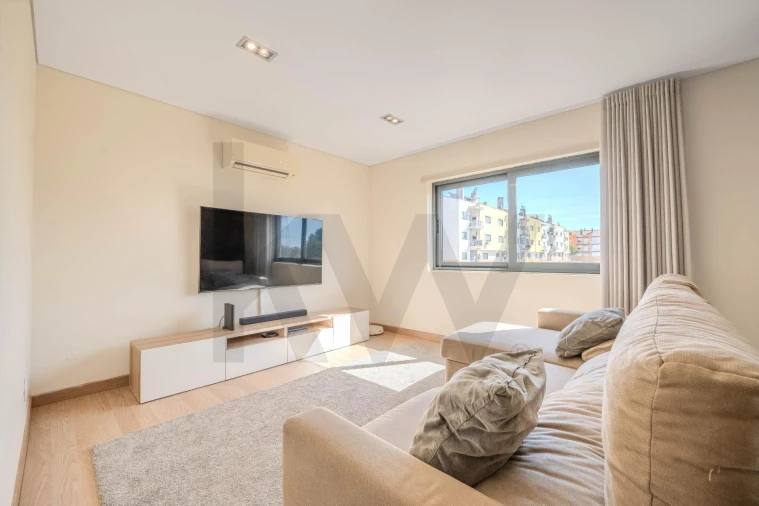 Apartamento T3 para Venda em Fernao Ferro Foto 3