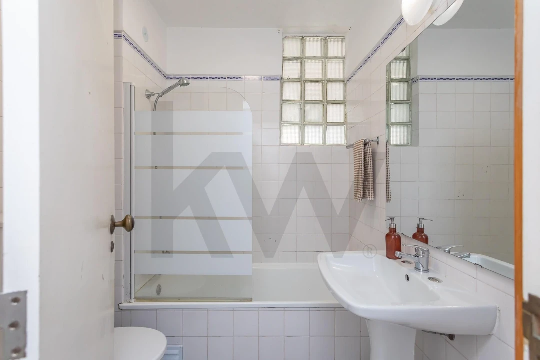 Apartamento T2 para Venda em Carcavelos e Parede Foto 19