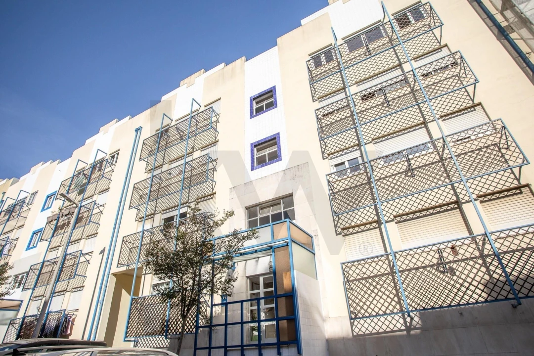 Apartamento T2 para Venda em Carcavelos e Parede Foto 1