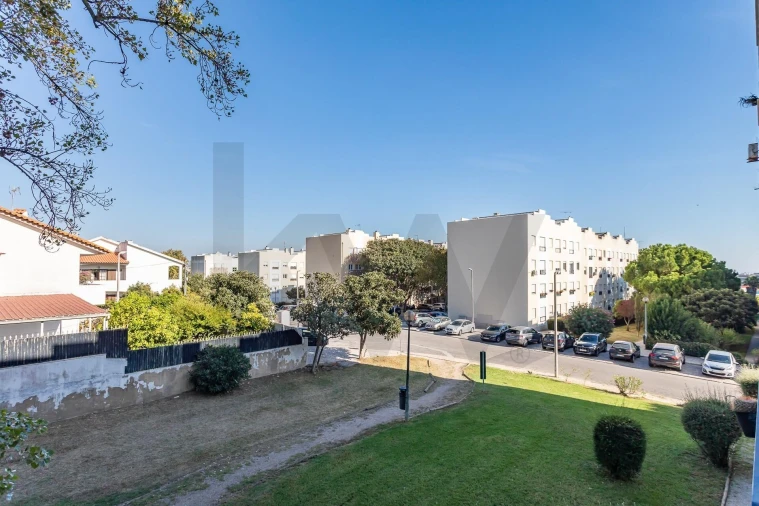 Apartamento T2 para Venda em Carcavelos e Parede Foto 14