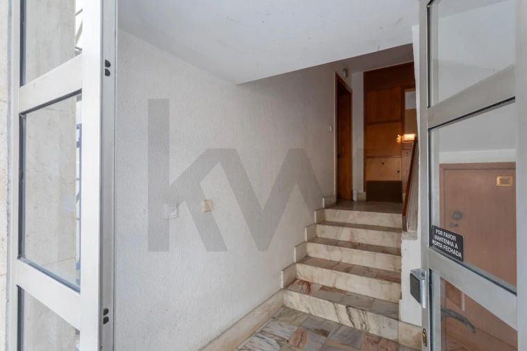 Apartamento T2 para Venda em Carcavelos e Parede Foto 23
