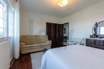 Moradia T5 para Venda em Santo Antonio de Nordestinho