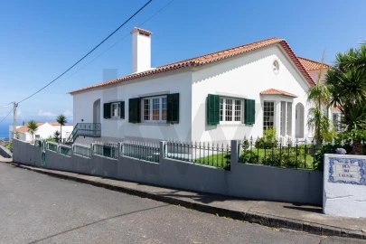 Moradia T5 para Venda em Santo Antonio de Nordestinho