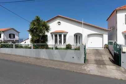 Moradia T5 para Venda em Santo Antonio de Nordestinho