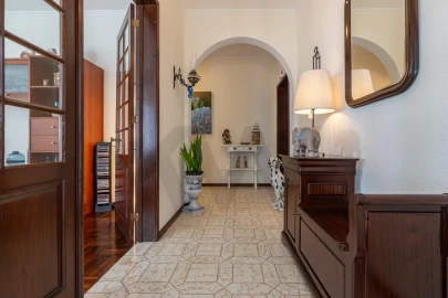 Moradia T5 para Venda em Santo Antonio de Nordestinho