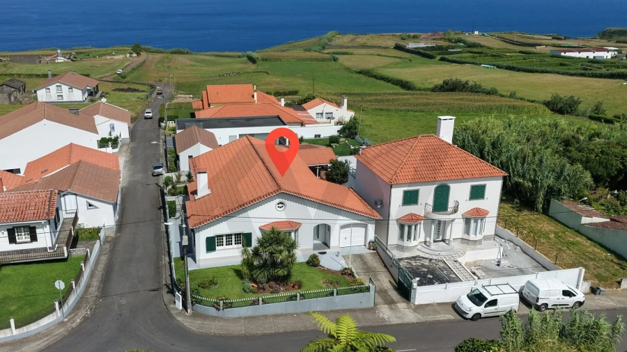 Moradia T5 para Venda em Santo Antonio de Nordestinho