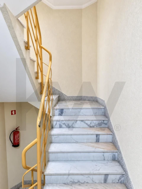 Apartamento T2 para Venda em Carregado e Cadafais