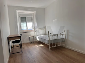 Quarto para Arrendamento em Charneca de Caparica e Sobreda