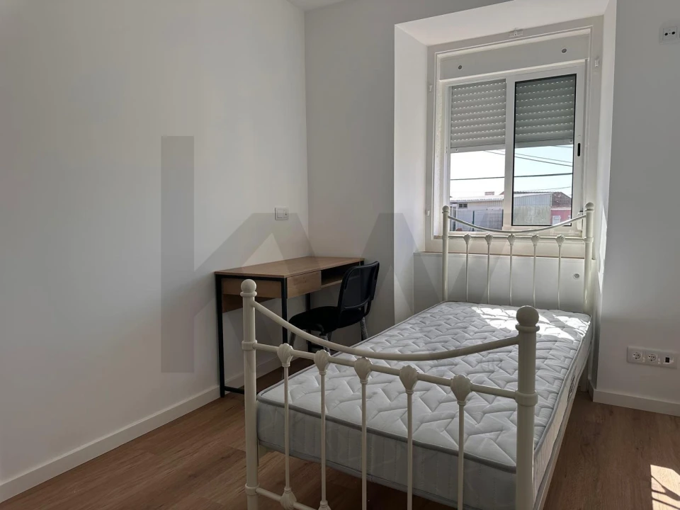 Quarto para Arrendamento em Charneca de Caparica e Sobreda Foto 13