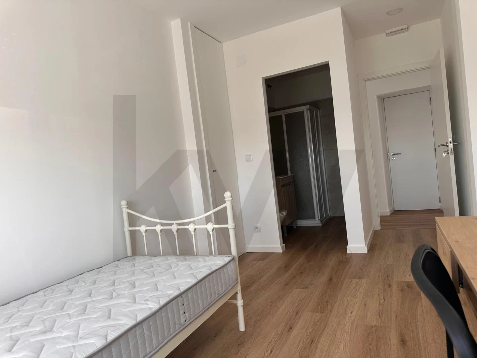 Quarto para Arrendamento em Charneca de Caparica e Sobreda Foto 6