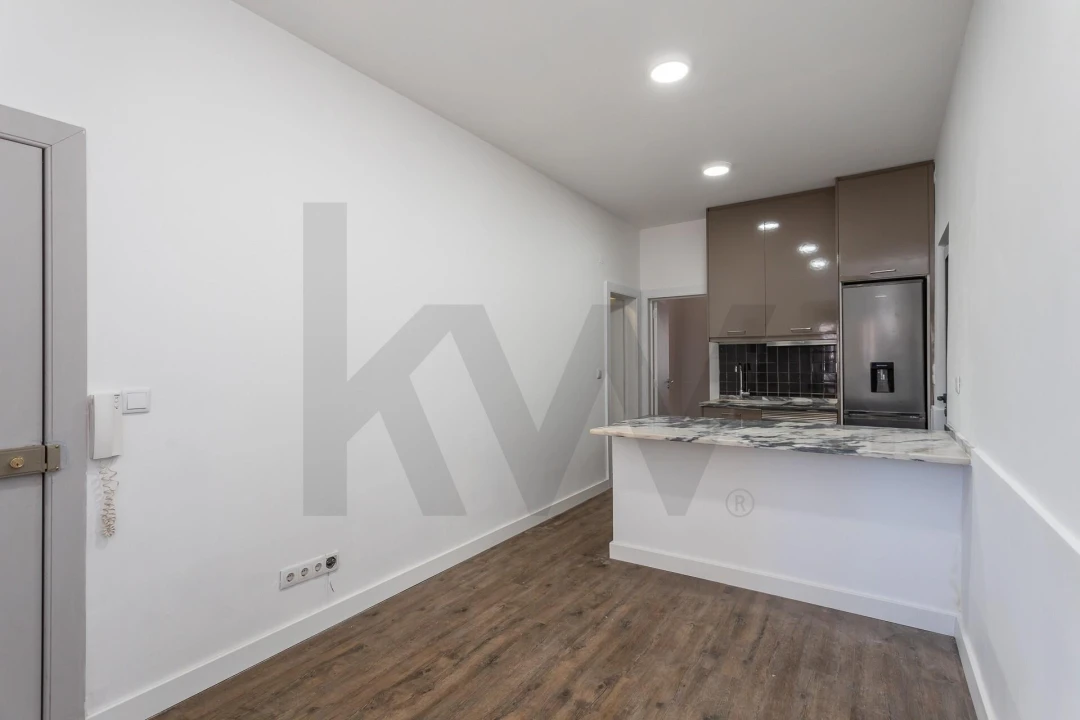 Apartamento T1 para Venda em Alvalade Foto 6