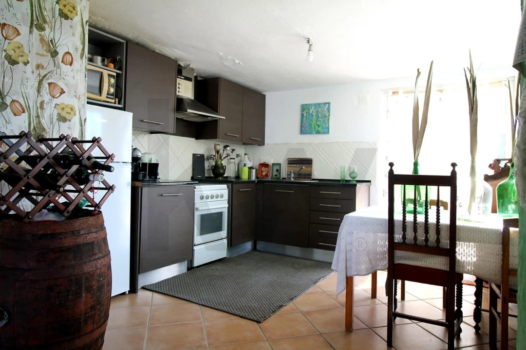 Moradia T4 para Venda em Alqueidão Foto 2