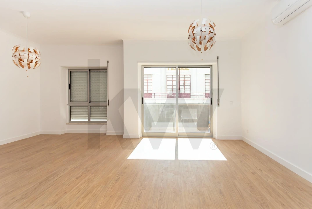 Apartamento T4 para Venda em Almada, Cova da Piedade, Pragal e Cacilhas Foto 2