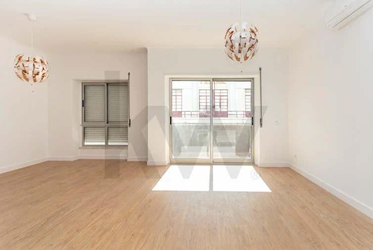 Apartamento T4 para Venda em Almada, Cova da Piedade, Pragal e Cacilhas Foto 2
