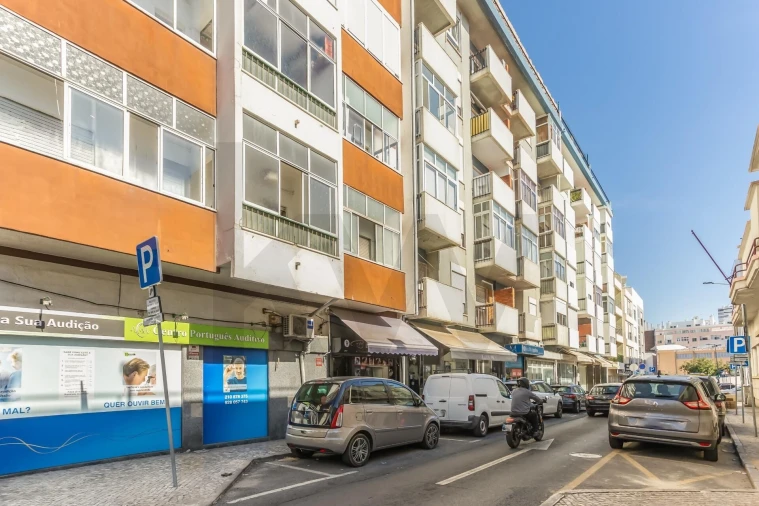 Apartamento T4 para Venda em Almada, Cova da Piedade, Pragal e Cacilhas Foto 38