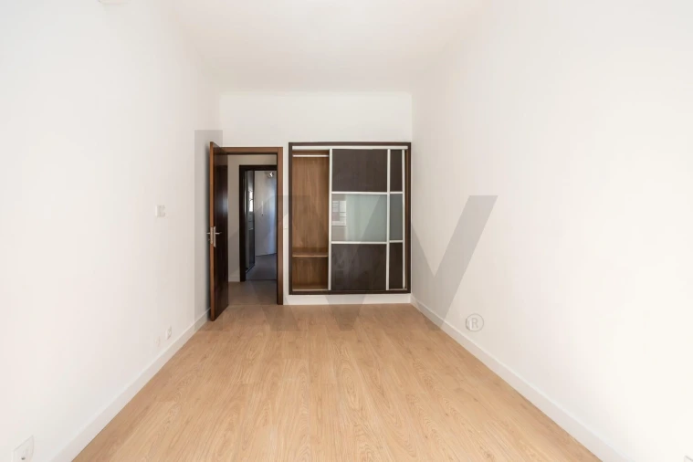 Apartamento T4 para Venda em Almada, Cova da Piedade, Pragal e Cacilhas Foto 14