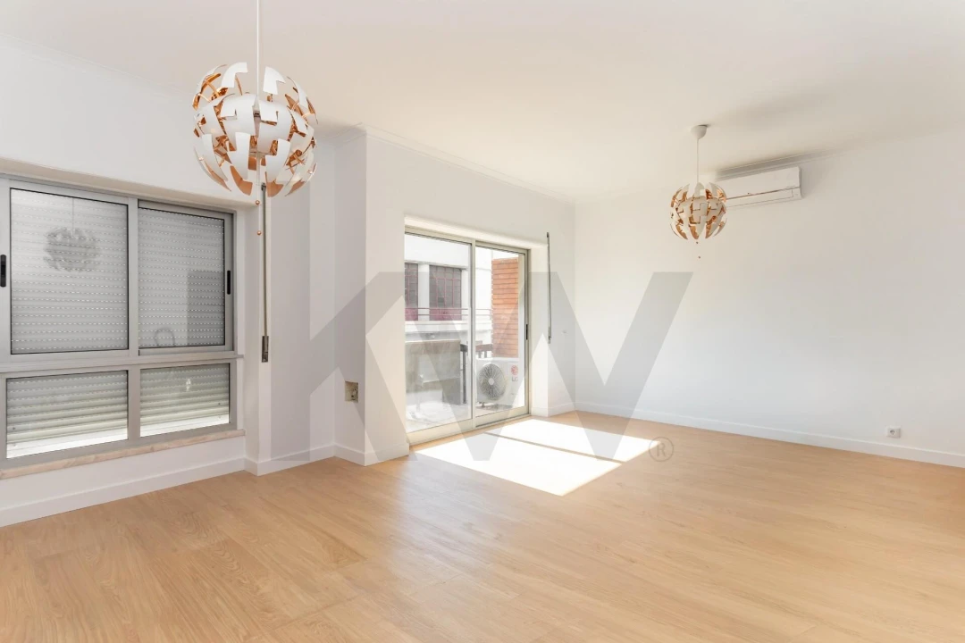 Apartamento T4 para Venda em Almada, Cova da Piedade, Pragal e Cacilhas Foto 1