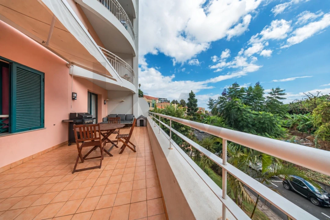 Apartamento T3 para Venda em Santo Antonio Foto 1