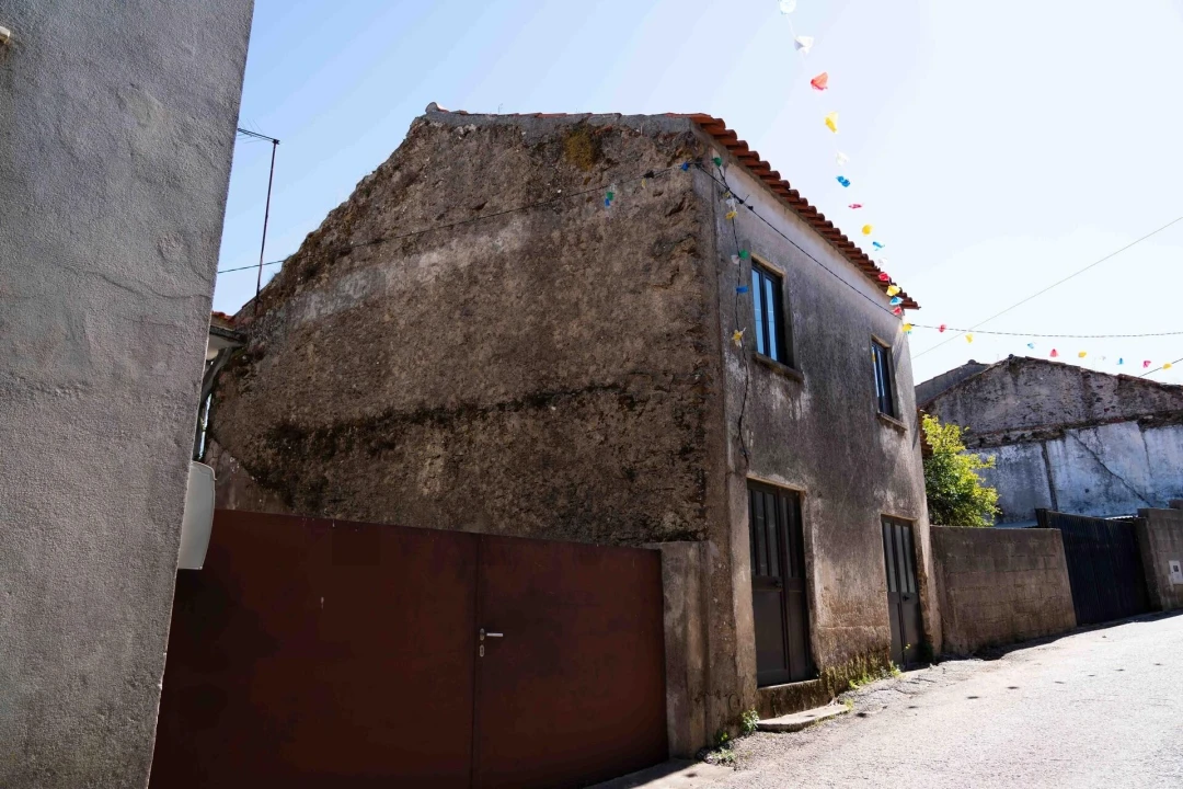 Moradia T2 para Venda em Figueira de Lorvão Foto 2