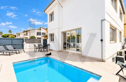 Moradia T4 para Venda em Carcavelos e Parede