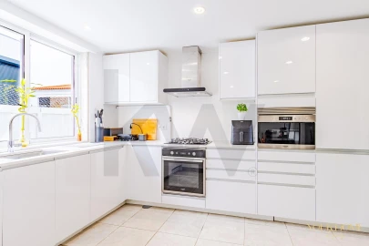 Moradia T4 para Venda em Carcavelos e Parede