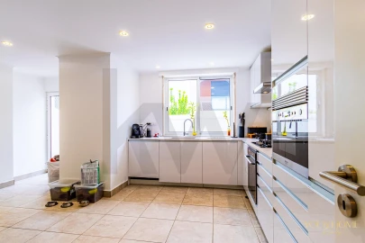 Moradia T4 para Venda em Carcavelos e Parede