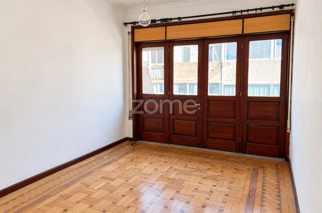 Apartamento T2 para Venda em Cedofeita, Santo Ildefonso, Sé, Miragaia, São Nicolau e Vitória Foto 4